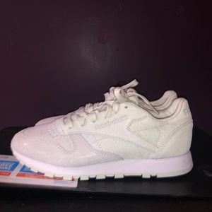 Women Reebok classics
